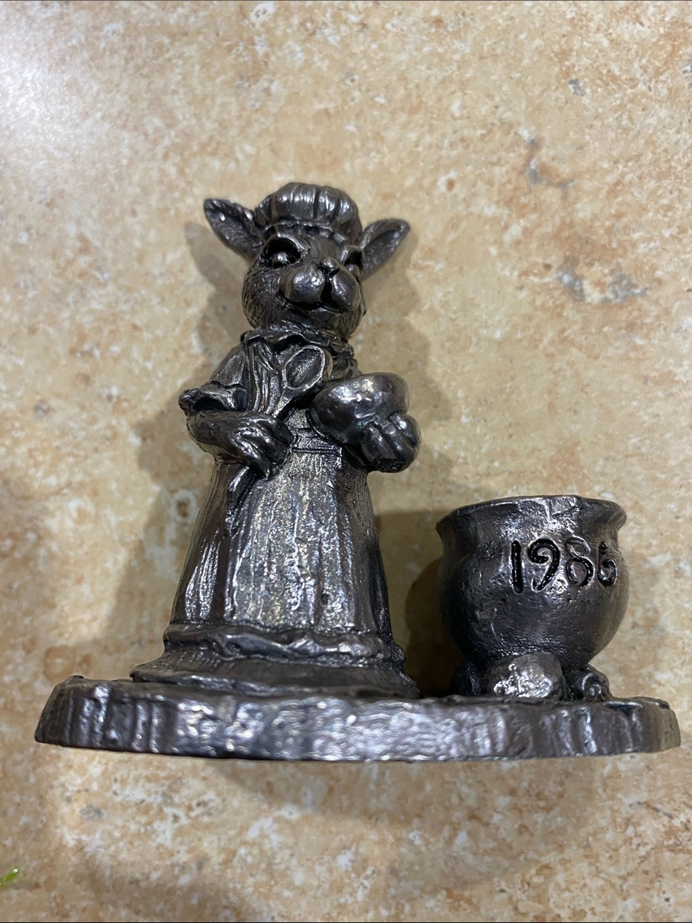 1986 Michael Ricker Pewter Figurine Mother Rabbit, Porridge Mary Gretchen #6698